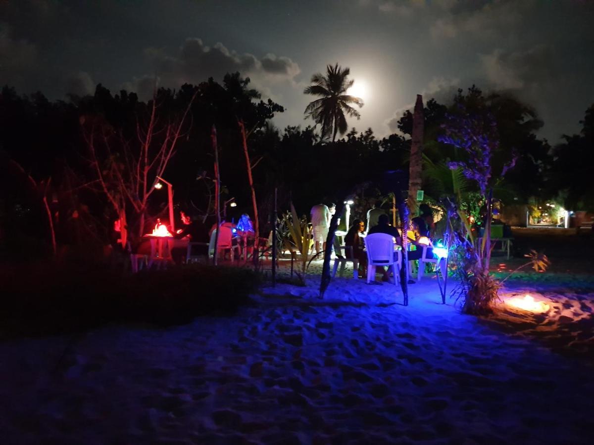 Perla Dhangethi Luaran gambar