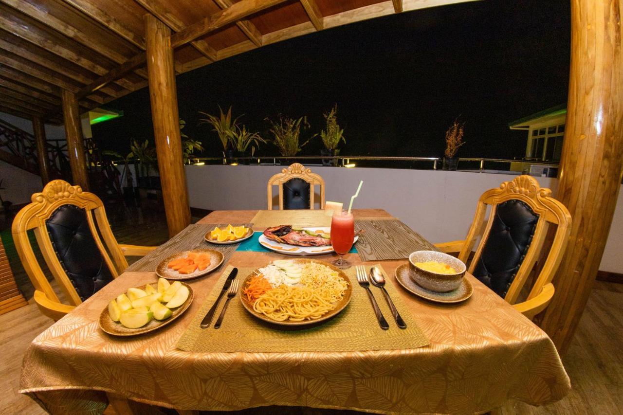 Perla Dhangethi Luaran gambar
